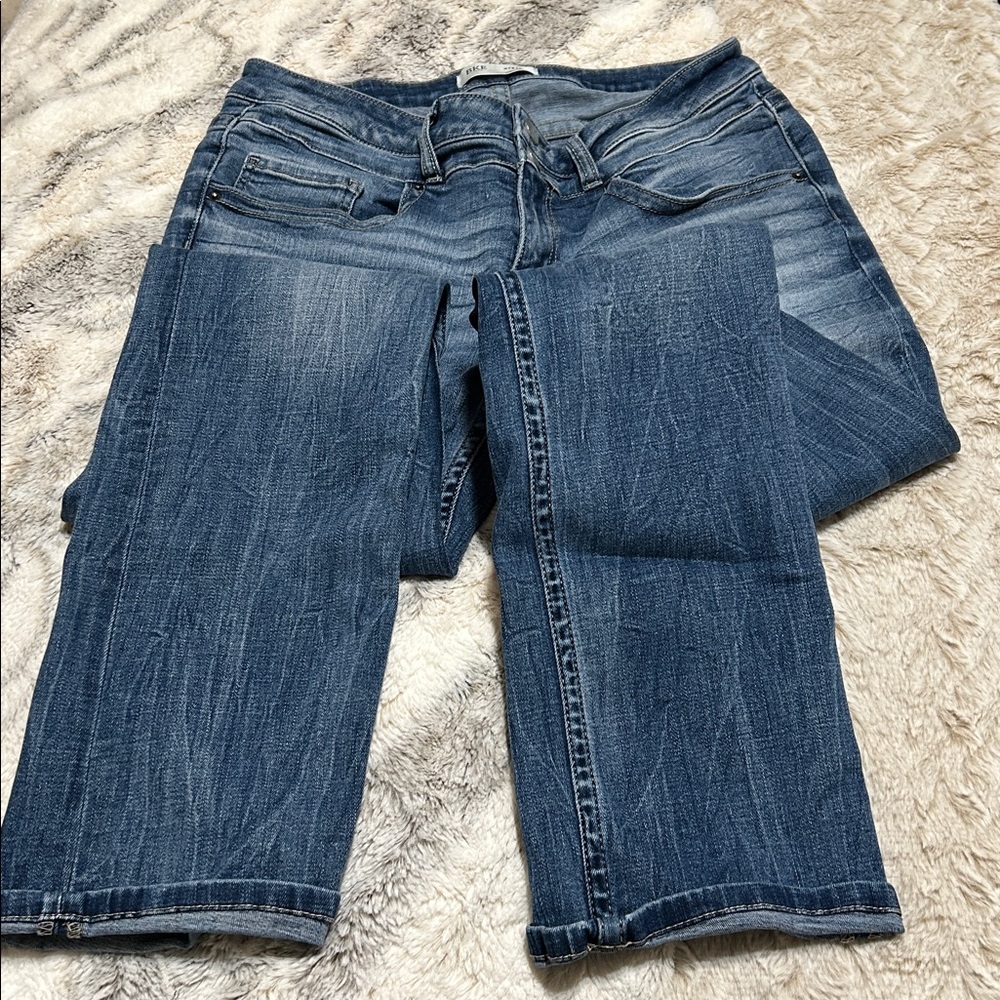 Buckle BKE Stella Straight Leg Jeans with Mid Rise Fit and Whiskering 31 x 32 - Picture 5 of 11